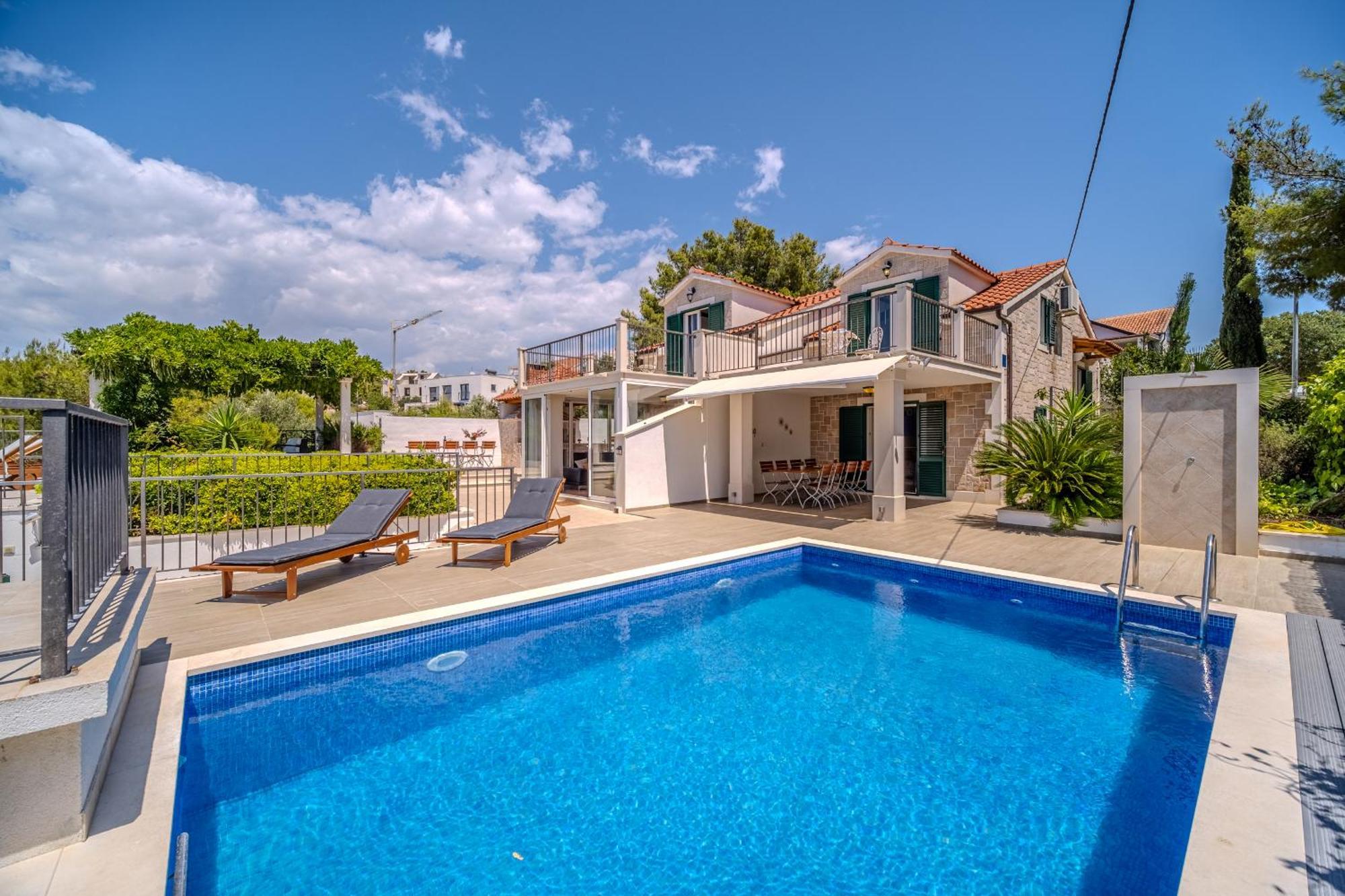 Villa Julia With Heated Pool, Ideal For Large Groups Milna  Exterior foto