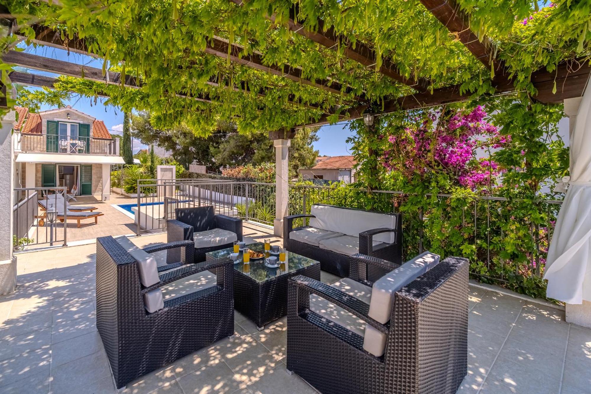 Villa Julia With Heated Pool, Ideal For Large Groups Milna  Exterior foto