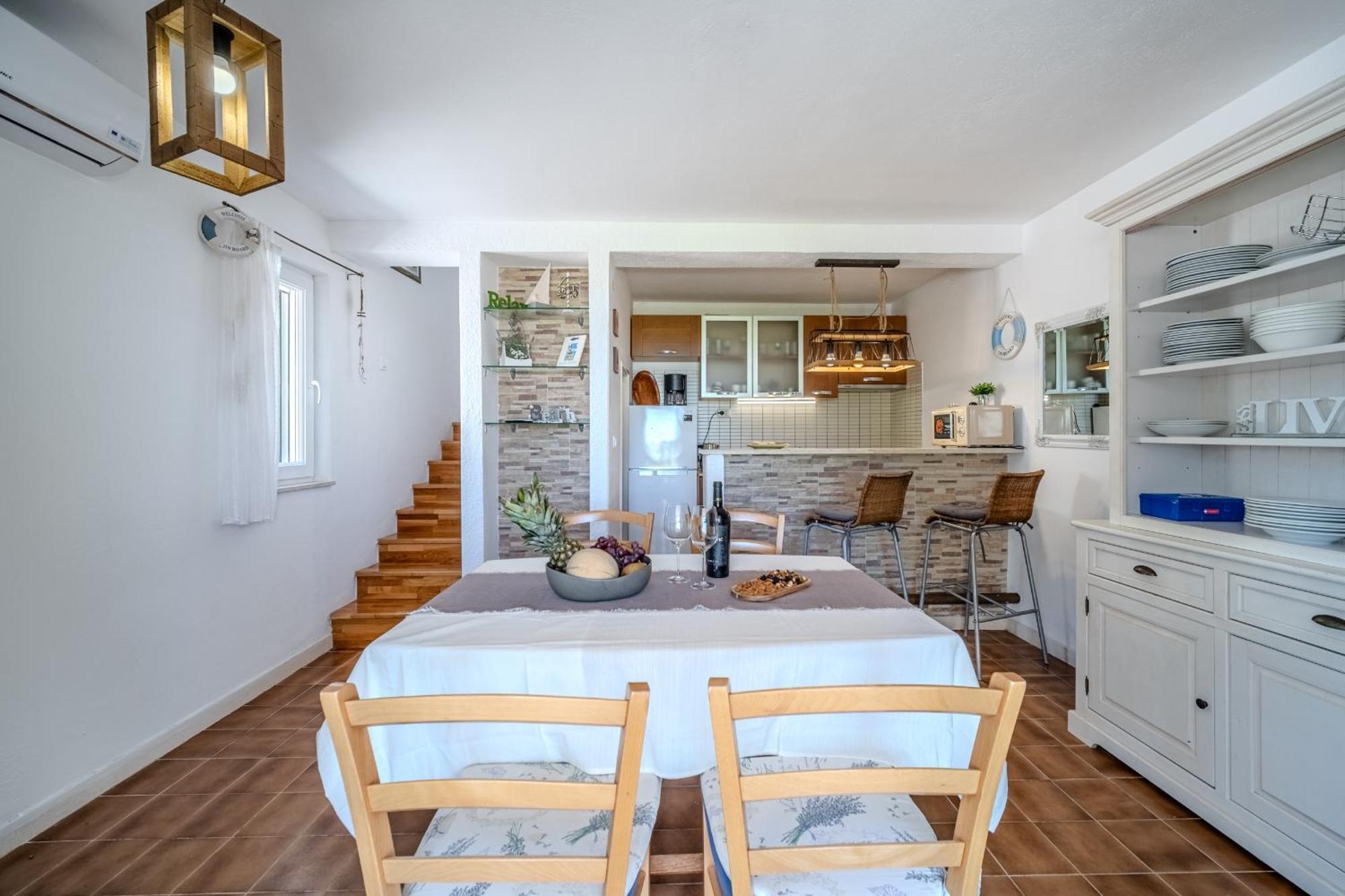 Villa Julia With Heated Pool, Ideal For Large Groups Milna  Exterior foto