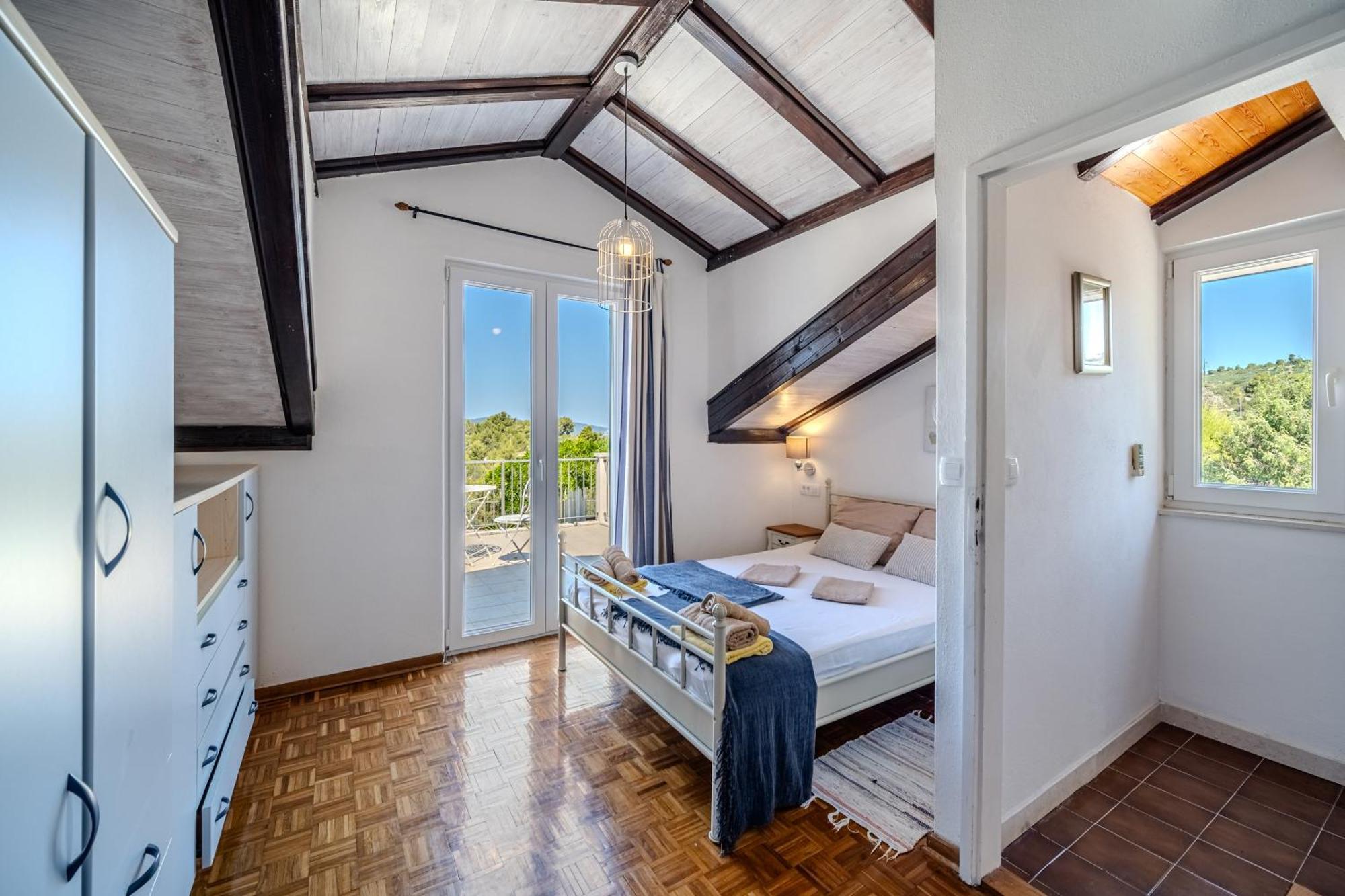 Villa Julia With Heated Pool, Ideal For Large Groups Milna  Exterior foto