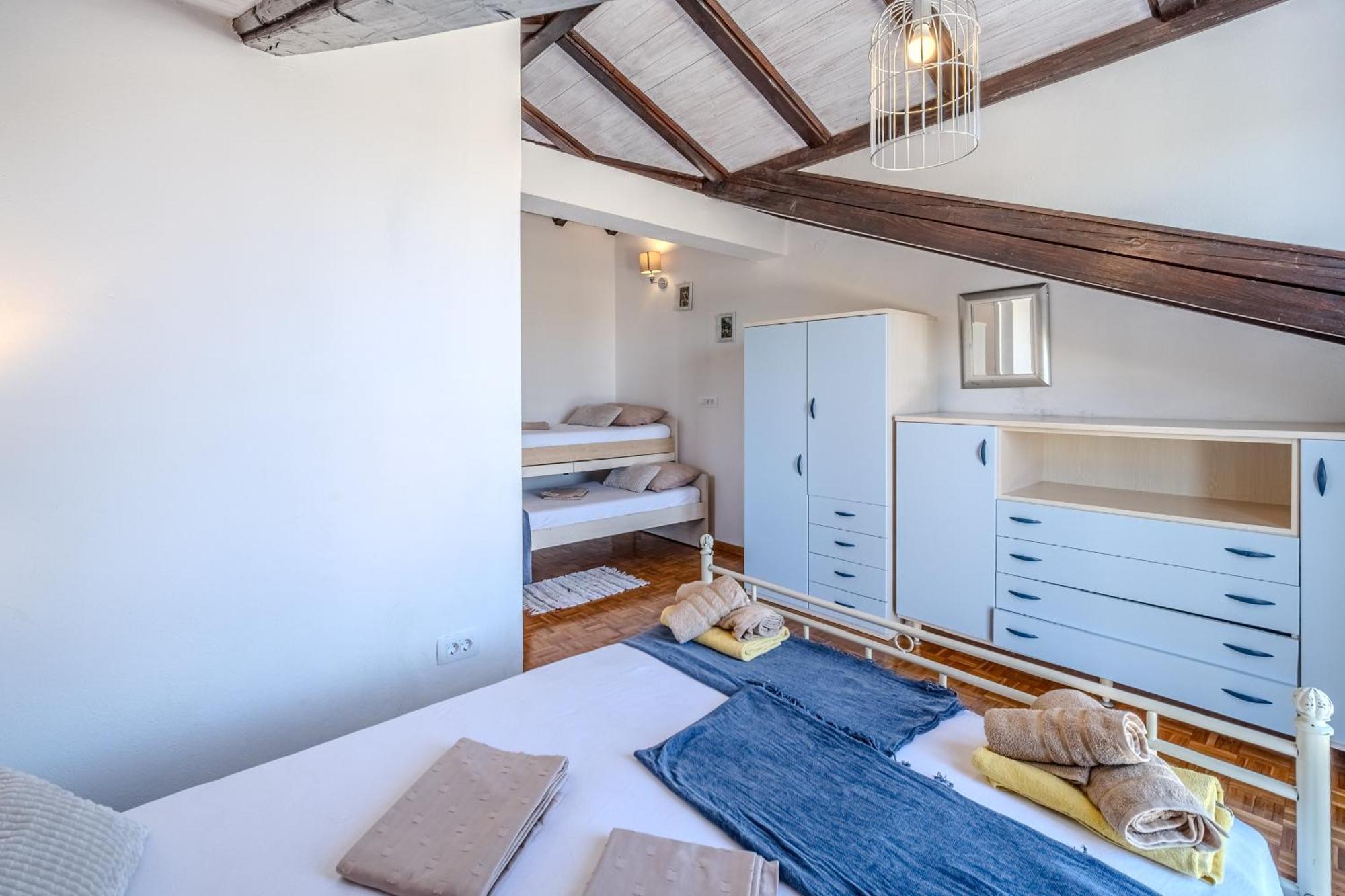 Villa Julia With Heated Pool, Ideal For Large Groups Milna  Exterior foto